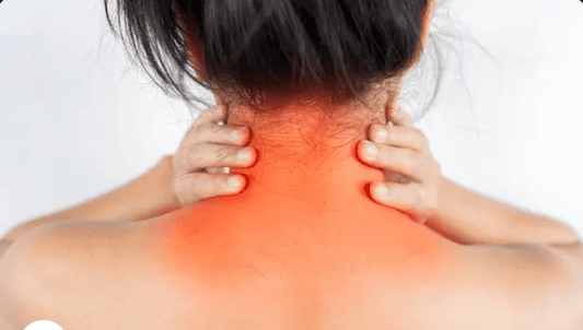 Pourquoi vous vous réveillez avec des douleurs cervicales (et comment y remédier)