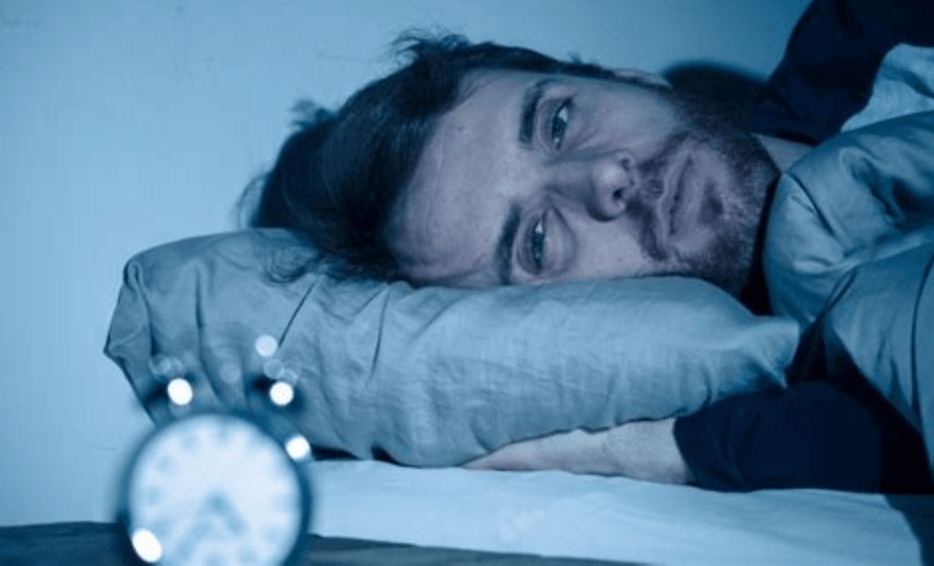 Les 5 signes que votre oreiller détruit votre sommeil - Naptimepillow